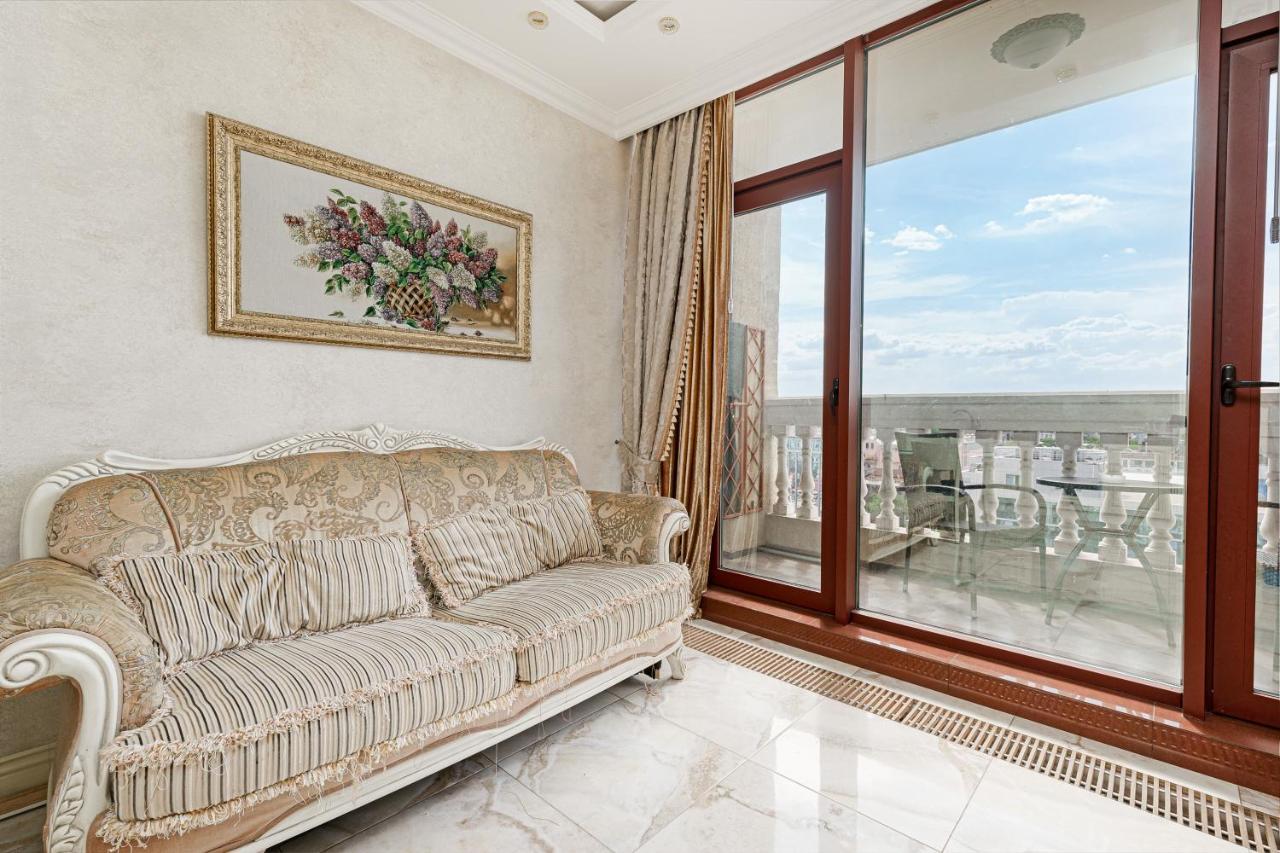 Greek Street Deluxe Apartment Odessa Exterior photo